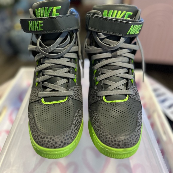 Nike Wedge Sneakers - Picture 4 of 5